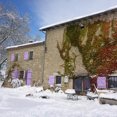 Les Pierres Davélie Couette-café 3*